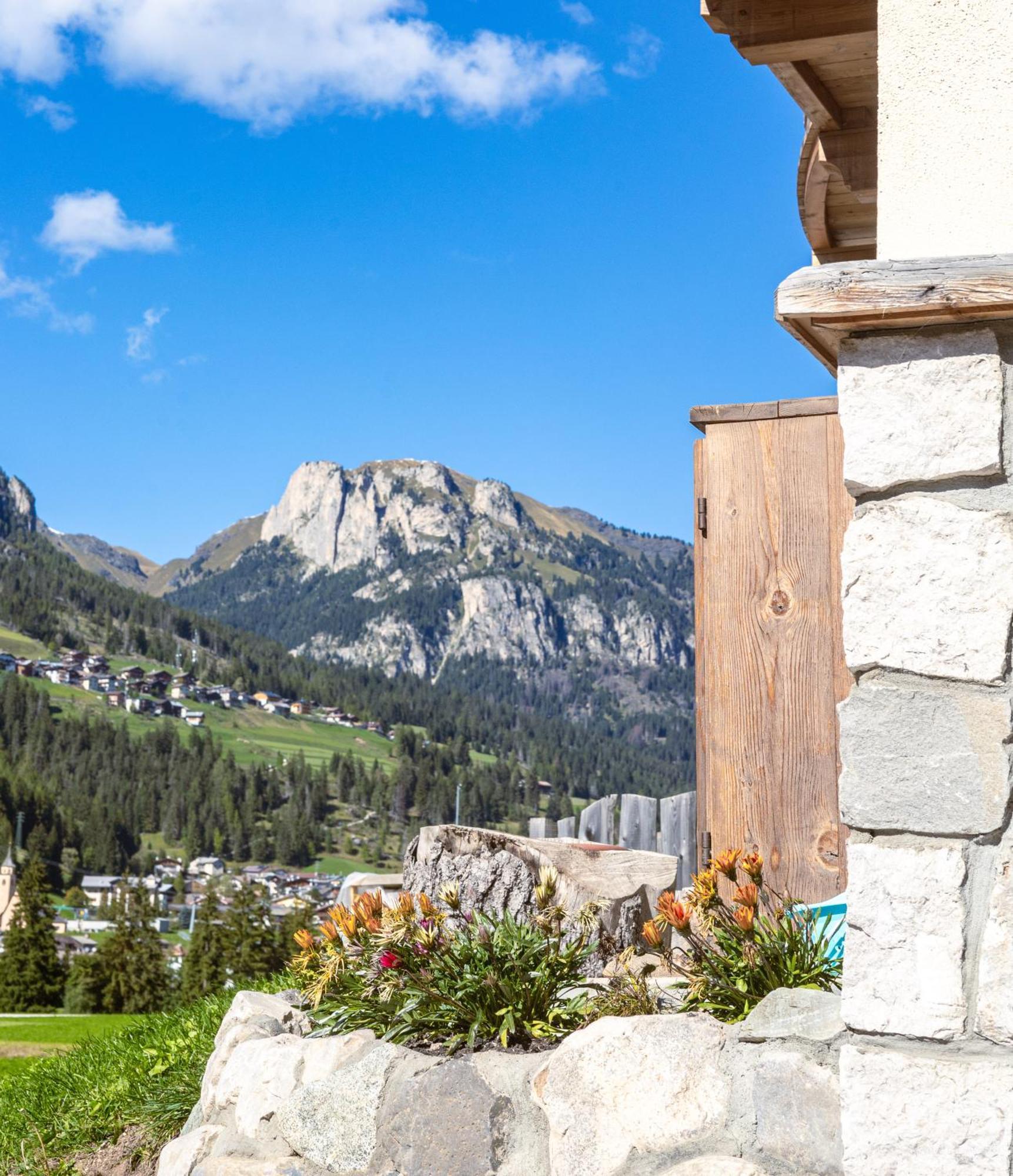 Hotel Majon de la nona Pozza di Fassa Exterior foto