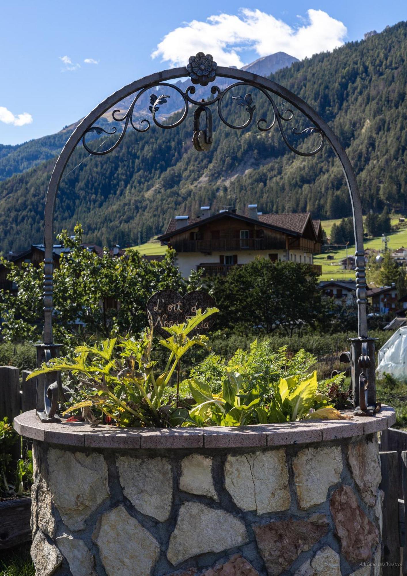Hotel Majon de la nona Pozza di Fassa Exterior foto